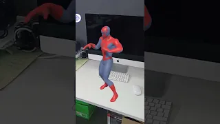 Человек-паук танцует на столе | Spider-man dancing on the table #spiderman #ar #shorts