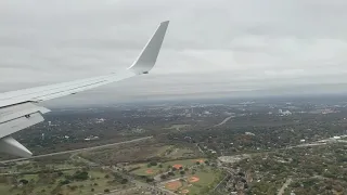 American Airlines 737-800 Landing San Antonio
