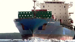 BreathTaking: 7 High-Speed Turns of  Giant Ships #shipspotting