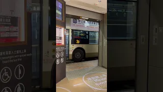 香港 巴士站自動門 Hong Kong Automatic Bus Stop Doors Open & Close @ 凱𣾀 Grand Central