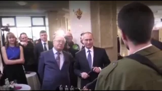 Путин спел под гитару со студентами МГУ 14 минут до старта