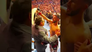 Yair Rodriguez embraces his family after winning the interim featherweight title ❤️ #UFC284