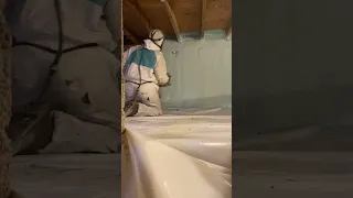 Creating a conditioned crawl space with closed cell spray foam! #satisfying #sprayfoam