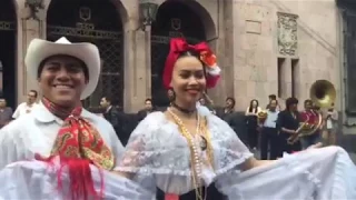Huapango de Moncayo. Flashmob. Banda Sinfónica del Gobierno del Estado De Veracruz