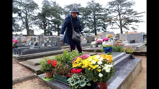 VIDÉO. 500km pour fleurir la tombe de ses proches au cimetière de Blois