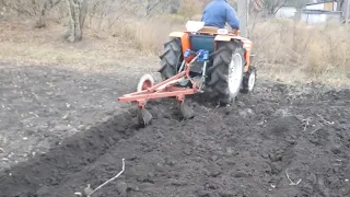 Пахота мини-трактором KUBOTA 1600