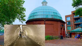 Walking under the Thames river ( Greenwich foot tunnel )
