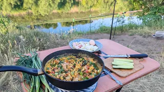 О такой рыбалке мечтает каждый. Река, палатка, костёр и вкуснейшая шакшука...