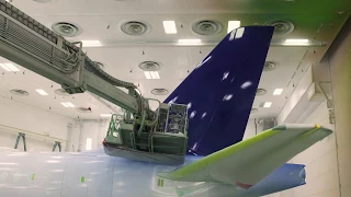 Timelapse of paint process of Delta Air Line's first Airbus A220