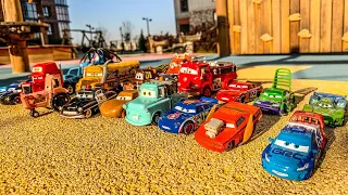 Clean up muddy minicars & disney car convoys! Play in the garden