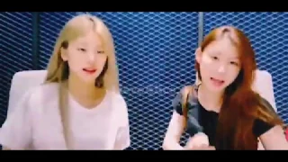 IIZY Yeji & Chaeryeong dance to Apink Dumhdurum