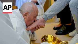 Pope Francis washes the feet of 12 women inmates on Holy Thursday