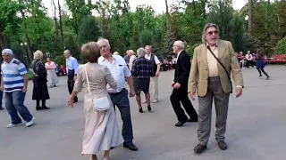 НЕ СПЕШИ СКАЗАТЬ ПРОЩАЙ!🕺💃🌹/ТАНЦЫ В ПАРКЕ ГОРЬКОГО ХАРЬКОВ МАЙ 2021