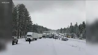 I-84 closed in Oregon from La Grande to Pendleton multiple crashes