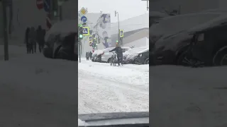 В Петербурге из-за снегопада страдают велосипедисты