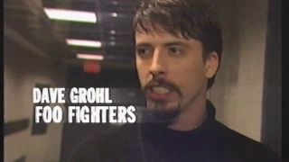 Dave Grohl talks backstage at David Bowie's 50th concert (1997)