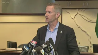 Portland mayor condemns violent protest