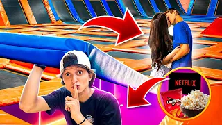 CONSTRUÍ UM QUARTO SECRETO NO PARQUE DE TRAMPOLIM E FLAGREI ISSO!! - ( MEU IRMÃO BEIJOU ELA! )