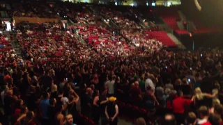 Entire Arena sings Bohemian Rhapsody at Green Day Concert