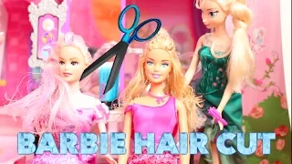 Elsa Cuts 2 barbie's Hair Makeover at the NEW Hair Style Salon Barbie makeover hair salon