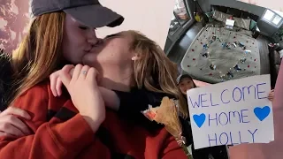 SURPRISING MY GIRLFRIEND AT THE AIRPORT (emotional)