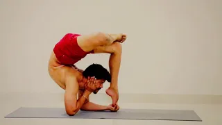 Advanced Yoga : Eka Hasta Ardha Padma Pincha Shayana Dandasana