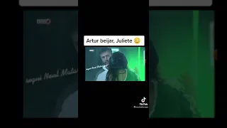 Arthur beija Juliette