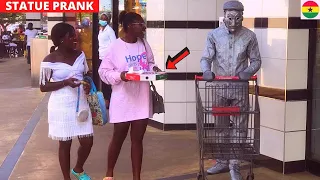 😂😂😂SHE DROPPED THE PIZZA? Shopping Statue Prank!