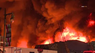 Downtown LA Greater Alarm Structure Fire - Heavy Fire destroys a Commercial building in ...