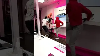 Looters destroying T-Mobile store to get new iPhones