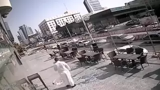 Saudi Arabia: World's luckiest man narrowly avoids death by falling sheet of glass