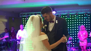 The first dance of a young couple / Перший танець молодої пари