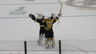 Jeremy Swayman and Linus Ullmark hug