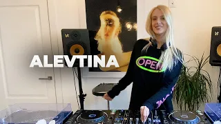 Alevtina - Live @ Radio Intense 12.5.2020 // Tech-House Mix