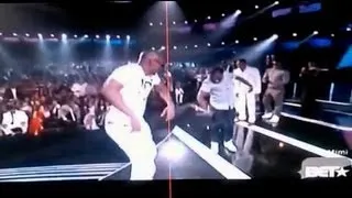 Jamie Foxx Dances With Kevin Hart Bet Awards 2013