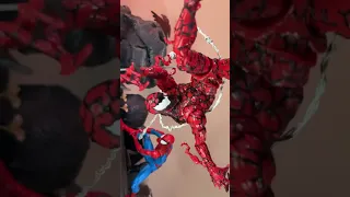 Sideways shootin’  Spider-Man vs Carnage #mafex #spiderman #carnage #marvellegends