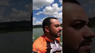 Primeira vez pilotando um barco.