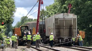 Train Derailment Cars Finally Make It To Cincinnati!  CSX Train Comes Around Wye In Kentucky, Repost