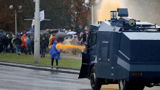 Belarus: Dozens of arrests in Minsk as police use water cannon to break up anti-Lukashenko protests