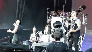 Synyster Gates' guitar solo during So Far Away - Avenged Sevenfold live at Rock im Park 2014