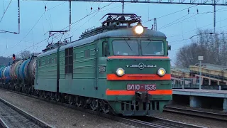 "Круглобуф" ВЛ10-1535 с грузовым поездом следует по станции Яхрома | + перегонка пасс. вагонов