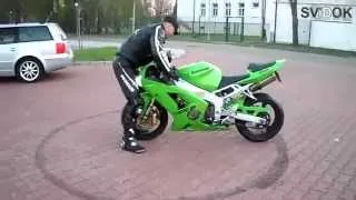 Самый тупой мотоциклист в мире !