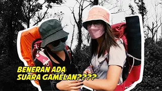 MERINDINGNYA TUH ADA! NAIK GUNUNG LAWU + UJAN SAMPE MENGGIGIL! DAHLAH....  [PART 1]