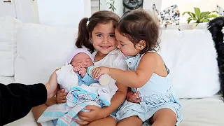 ELLE AND ALAÏA MEET THEIR NEWBORN BROTHER!!! **ADORABLE**