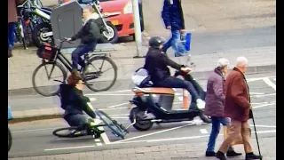 Scooter crash into Bicycle, at crazy crossing Amsterdam🔴Live