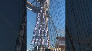 Navy Training Ship Sets Sail through Italy || ViralHog