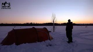 Hiihtoretki Venenevan soidensuojelualueelle  Kylmä telttayö kuutamossa SUB