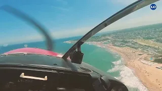 El avión de los carteles en la playa, una postal de Mar del Plata desde adentro