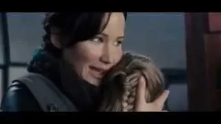 THE HUNGER GAMES CATCHING FIRE DELETE SCENE TRAIN STATION SC 62