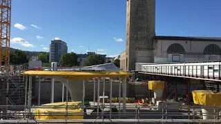 Baustelle Stuttgart 21 - Kelchstütze direkt vor dem Bahnhofsturm